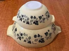 Pyrex 444 Yellow Gooseberry 4qt and 442 1 1/2 qt Vintage Cinderella Mixing Bowls