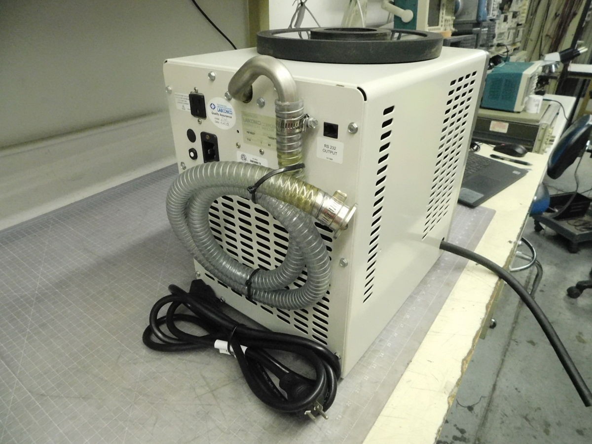 LABCONCO FREEZONE 2.5, 7670521 2.5 LITER BENCHTOP FREEZE DRYER. M6692