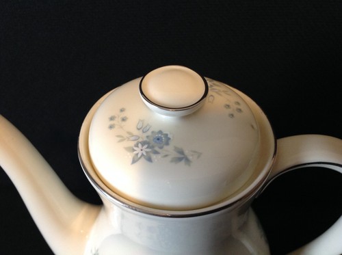 Royal Doulton Michelle One (1) 5-Cup Coffee Pot & Lid The Romance Collection - Picture 10 of 19