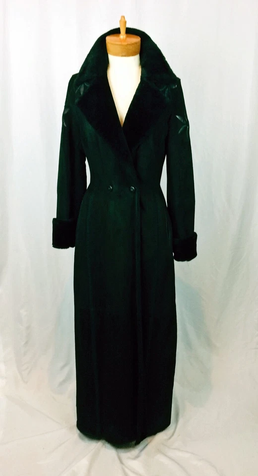 maxi abrigo de piel de oveja Escada doble botonadura cuero bordado a mano