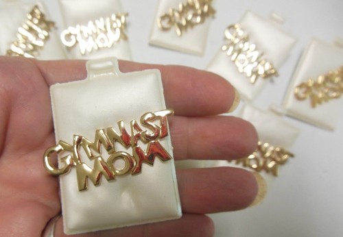 "Lote de 8 Pines Push Tac Nuevo/Tarjeta Goldtone ""Gimnasta Mamá" - Imagen 2 de 5