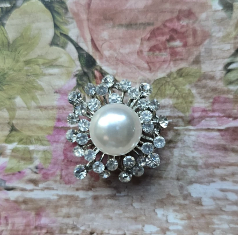 Broche magnético, perla sintética, cristal. Broche ecuestre. Cierre de bufanda magnético. Foto 4 de 4