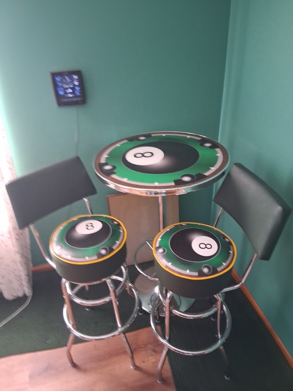 Billard Room Round Table & Chairs set