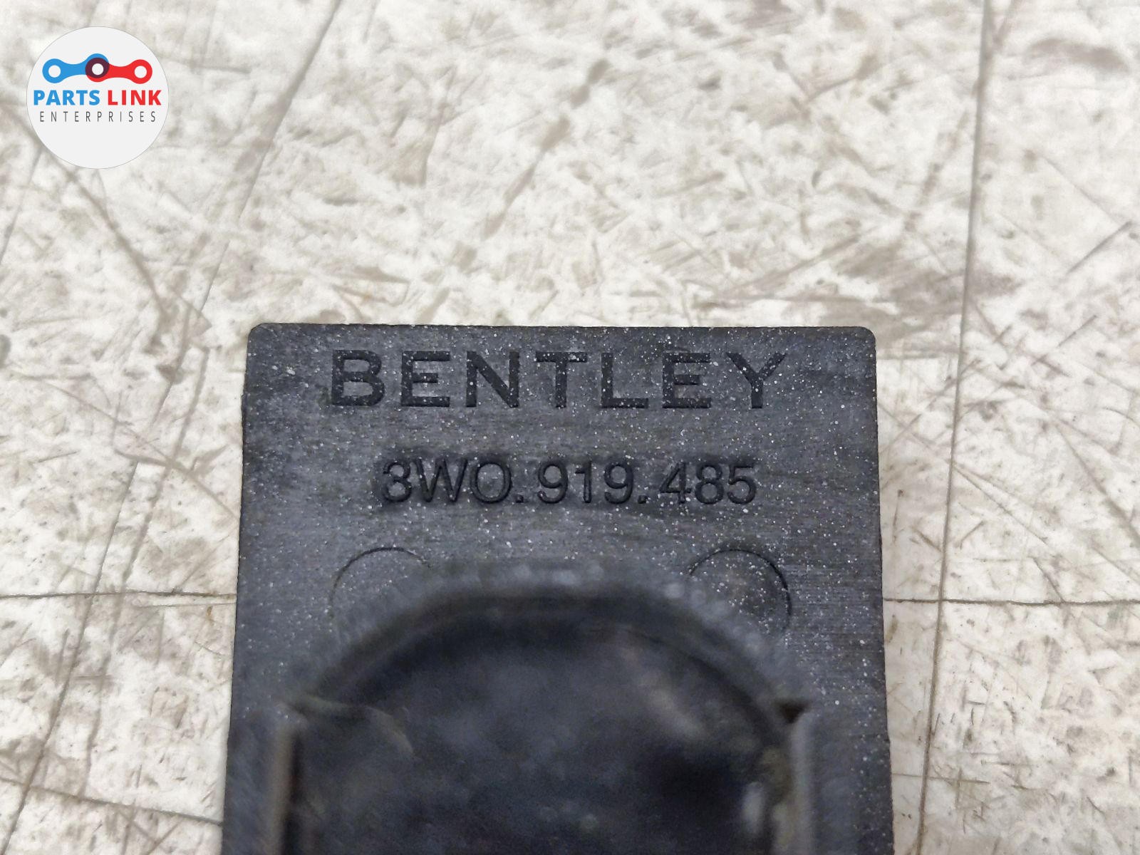 2006-12 BENTLEY CONTINENTAL FLYING SPUR PARKING SENSOR PDC BRACKET PLUG ASSY 3W2