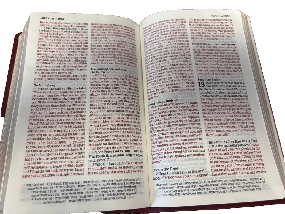 NKJV Giant Print Reference Bible BRAND NEW Burgundy Leathersoft - Image 2 of 4