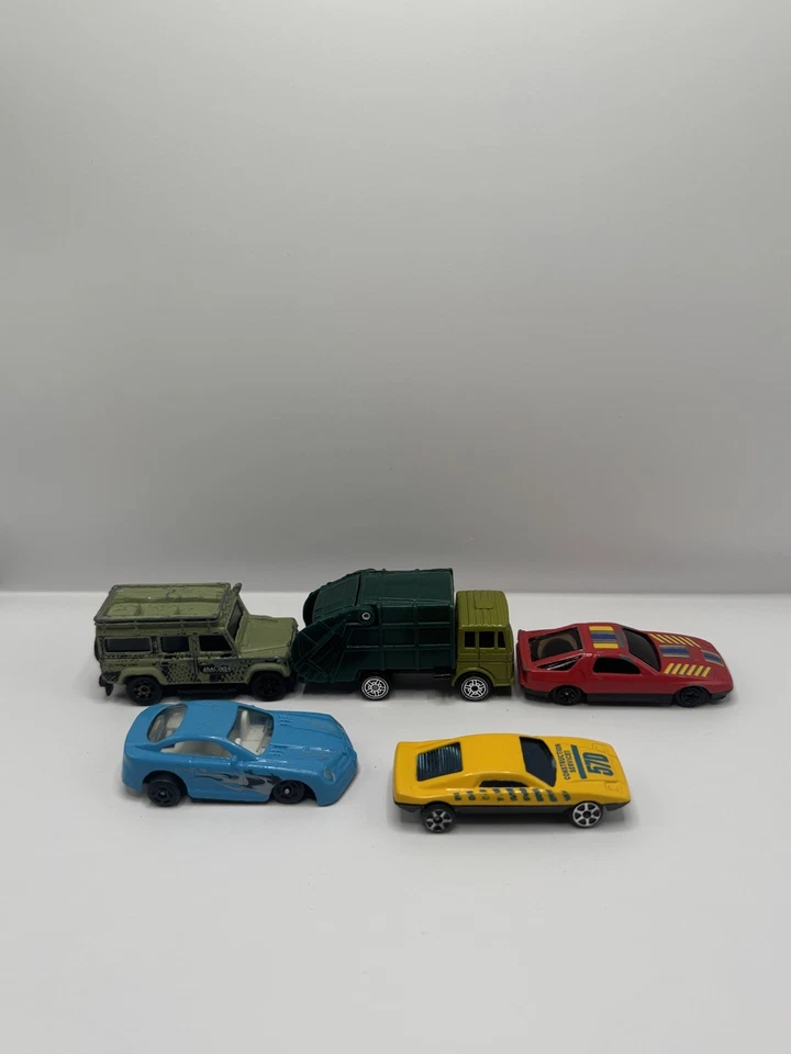 Vintage & Modern Toy Cars Lot – 15 Vehicles + Road Signs - Image 4 of 4