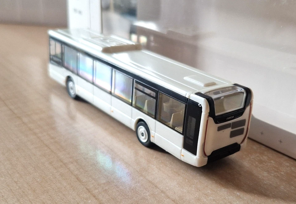 Norev 1401 IVECO URBANWAY autobus urban 4x2 bianco 1:87 - Immagine 4 di 4