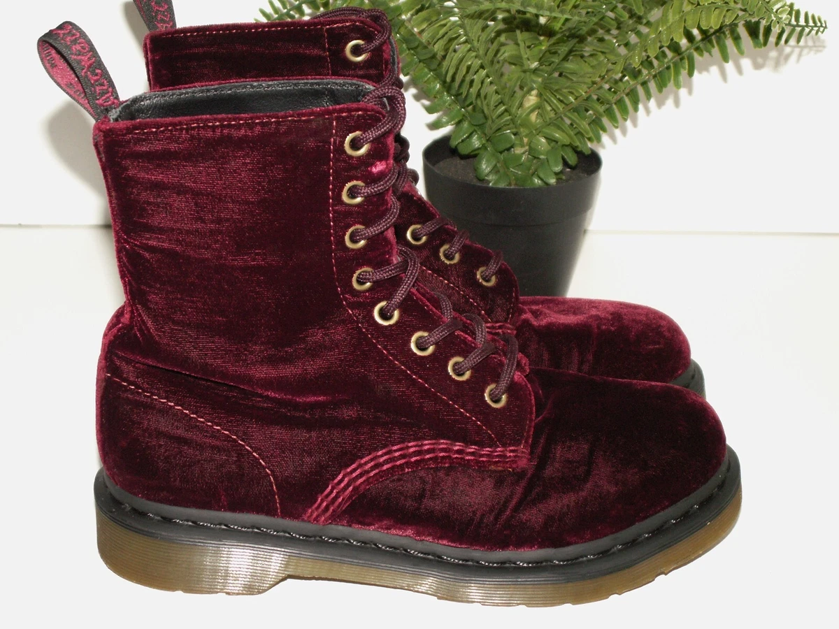 Dr martens 2025 cherry velvet