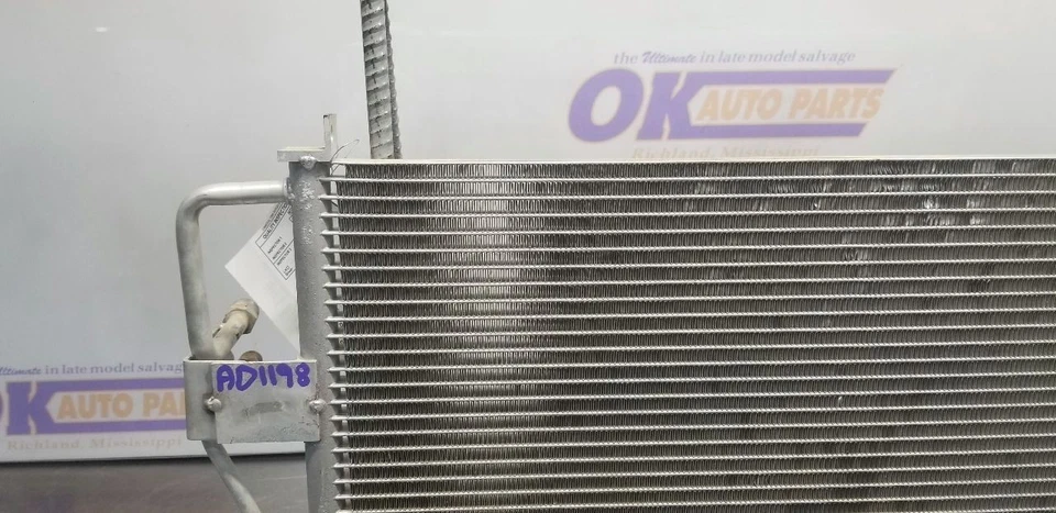 MONTAJE CONDENSADOR CHEVY CAMARO AC 91 Foto 3 de 4