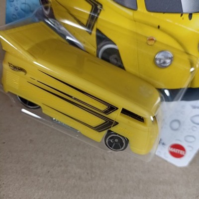 2025 Hot Wheels Color Shifters Volkswagen Drag Bus Yellow Black