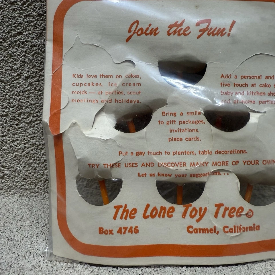 Lote de selecciones de cupcakes vintage de Halloween juguete solitario árbol carmelo CA sellado 49¢ años 60 Foto 3 de 4