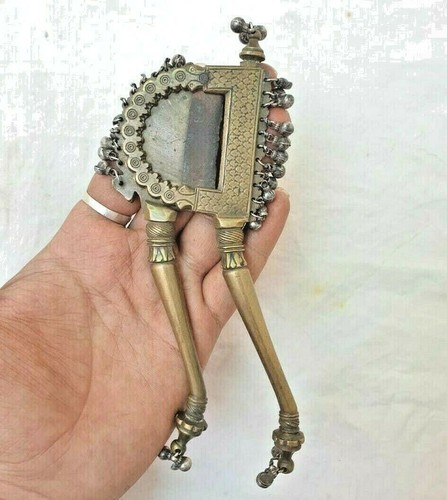 Rare 1850s Old Vintage Mughal Antique Brass & silver Engraved Betel Nut Cutter - 第 11/12 張圖片
