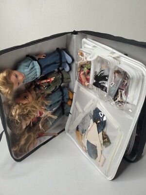 Huge Lot of Bratz Dolls,Teenage Dolls, Carrying Case ,Clothing, Shoes