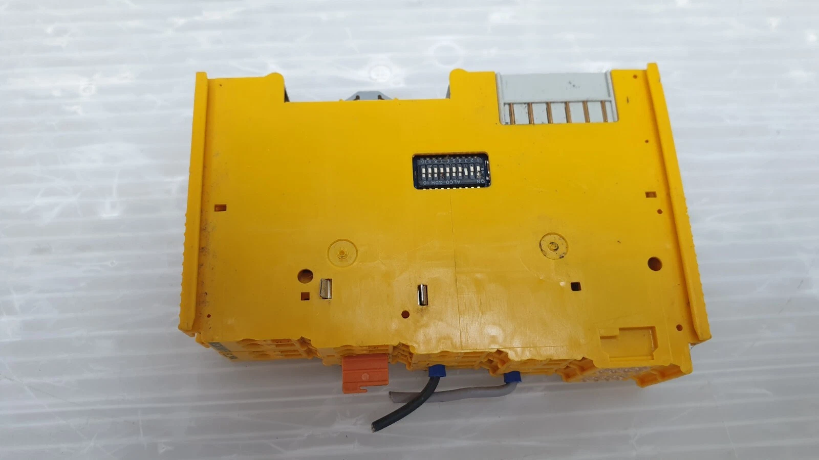 Side of the EL2904 with the address DIP switch