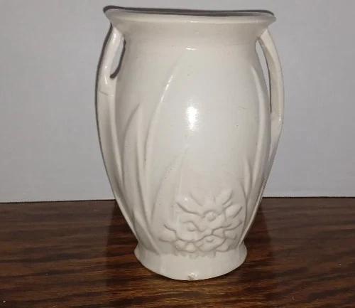 Vintage 1930’s Nelson McCoy Matte White Leaves and Berries Handled Vase FREESHIP