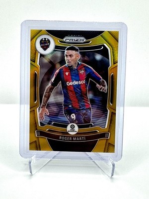 Panini Chronicles 2021-22 Roger Marti Prizm La Liga Gold 03/10
