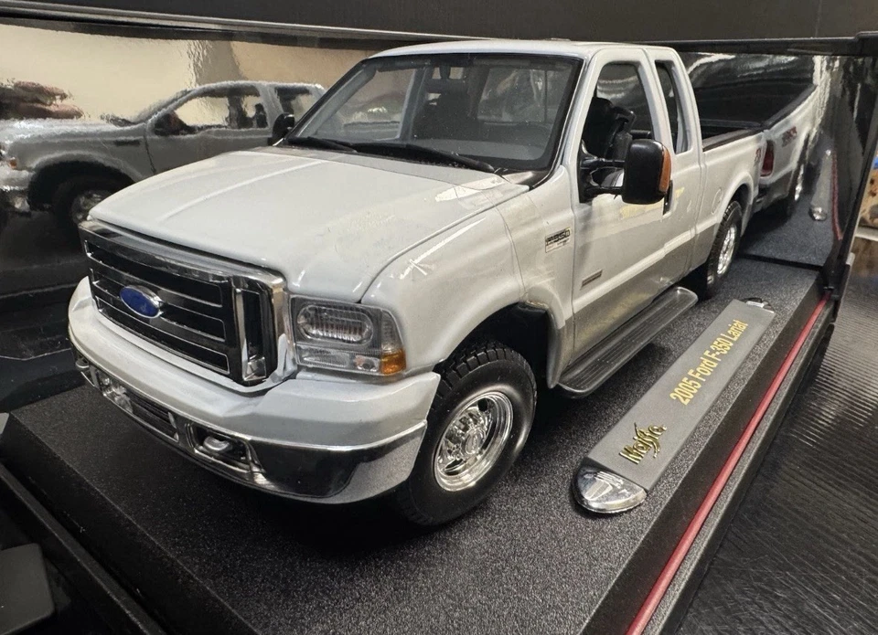 2004 FORD F-350 F350 FX4 White Pick Up Truck 1/18 Maisto Kodeblake Exclusive ! - Image 2 of 4