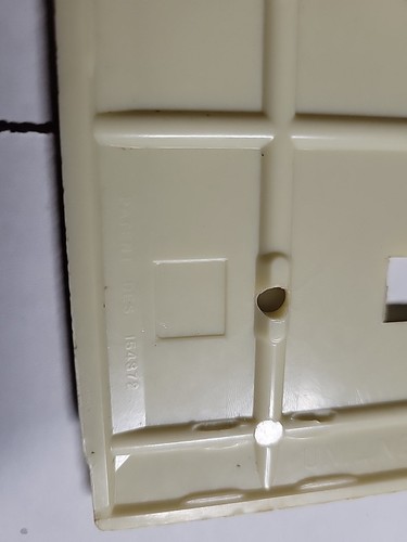 Bryant USA Uniline 3-Gang Switch Plate Wall Box Cover Ribbed Beige Bakelite MCM - Picture 5 of 6