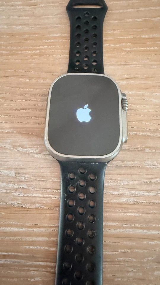 Apple Watch Ultra 2 49mm Titangehäuse mit Armband Silikon in schwarz - Bild 3 von 4