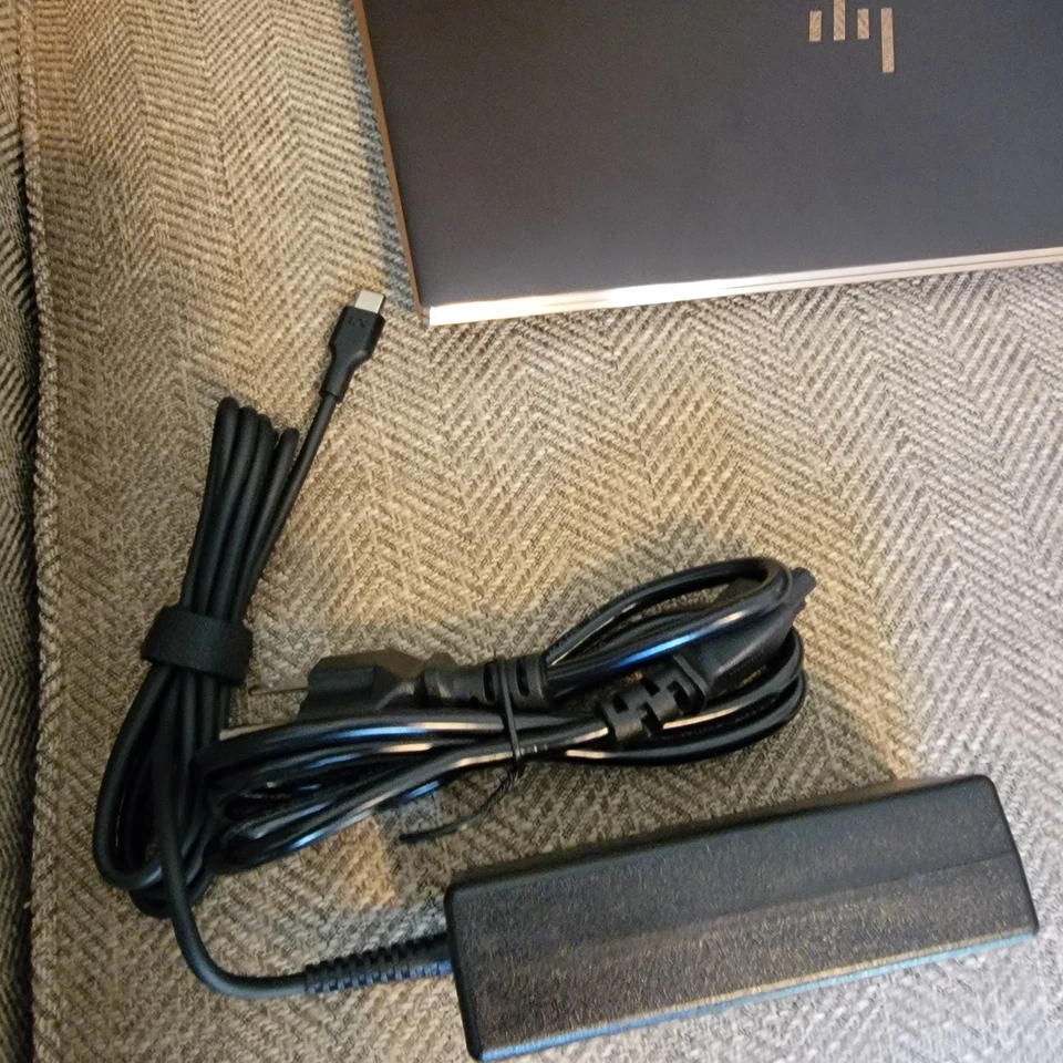HP Spectre 13.3 Convertible Laptop. AP0033DX Charger & Case Windows 10 - image 2 of 4