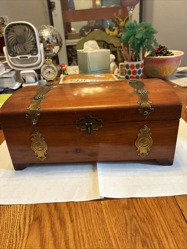 Small Wooden Cedar Box Vintage With Brass Handles Carved Inside Brass Cameos (4)