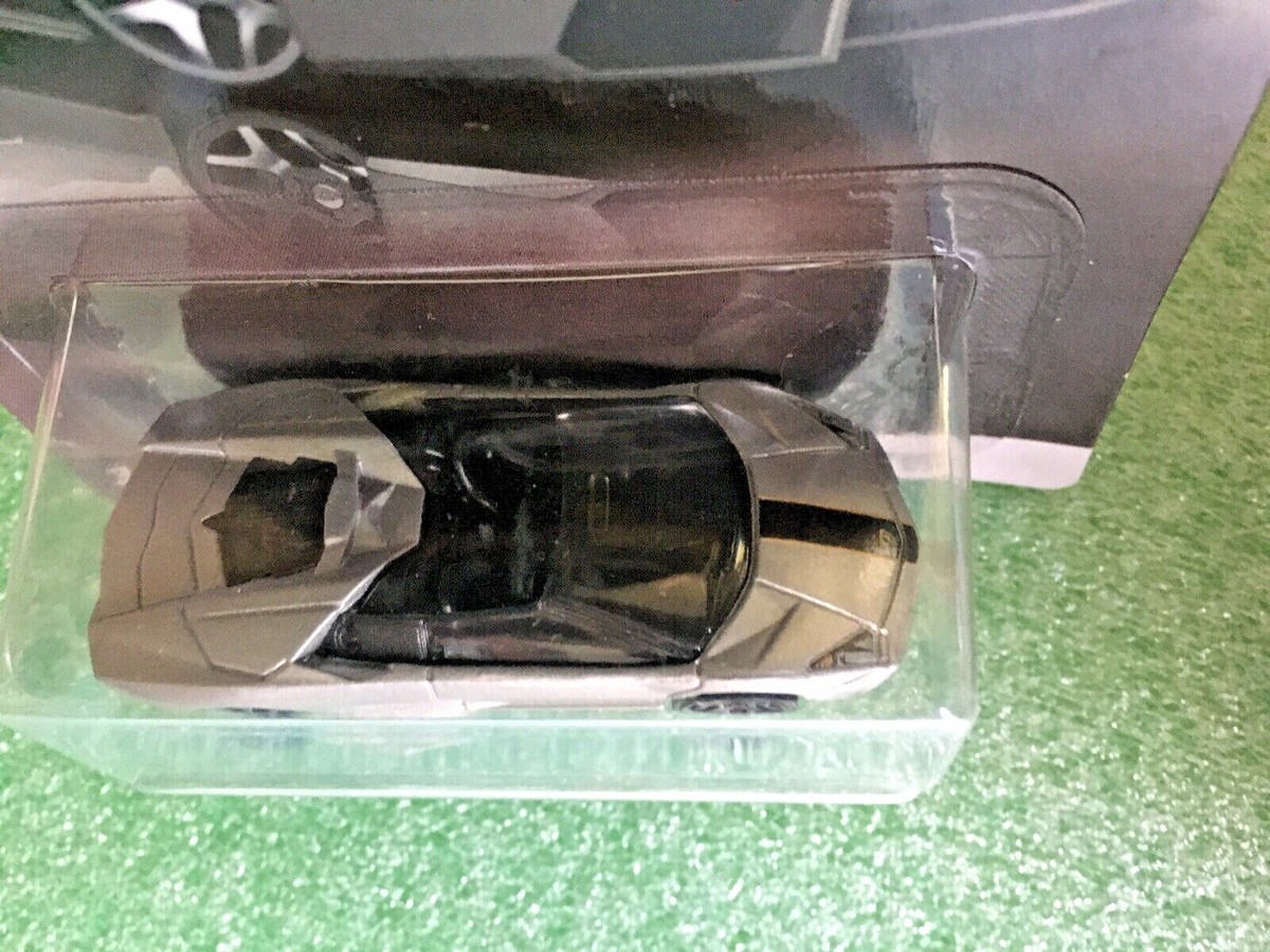 2017 Hot Wheels: Lamboghini Reventon Roadster Silver DWF23 (HW284