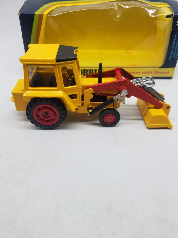 Corgi Massey Ferguson MF50B 拖拉机带铲子 #54 开箱全新 1973 — 第 3/4 张图片