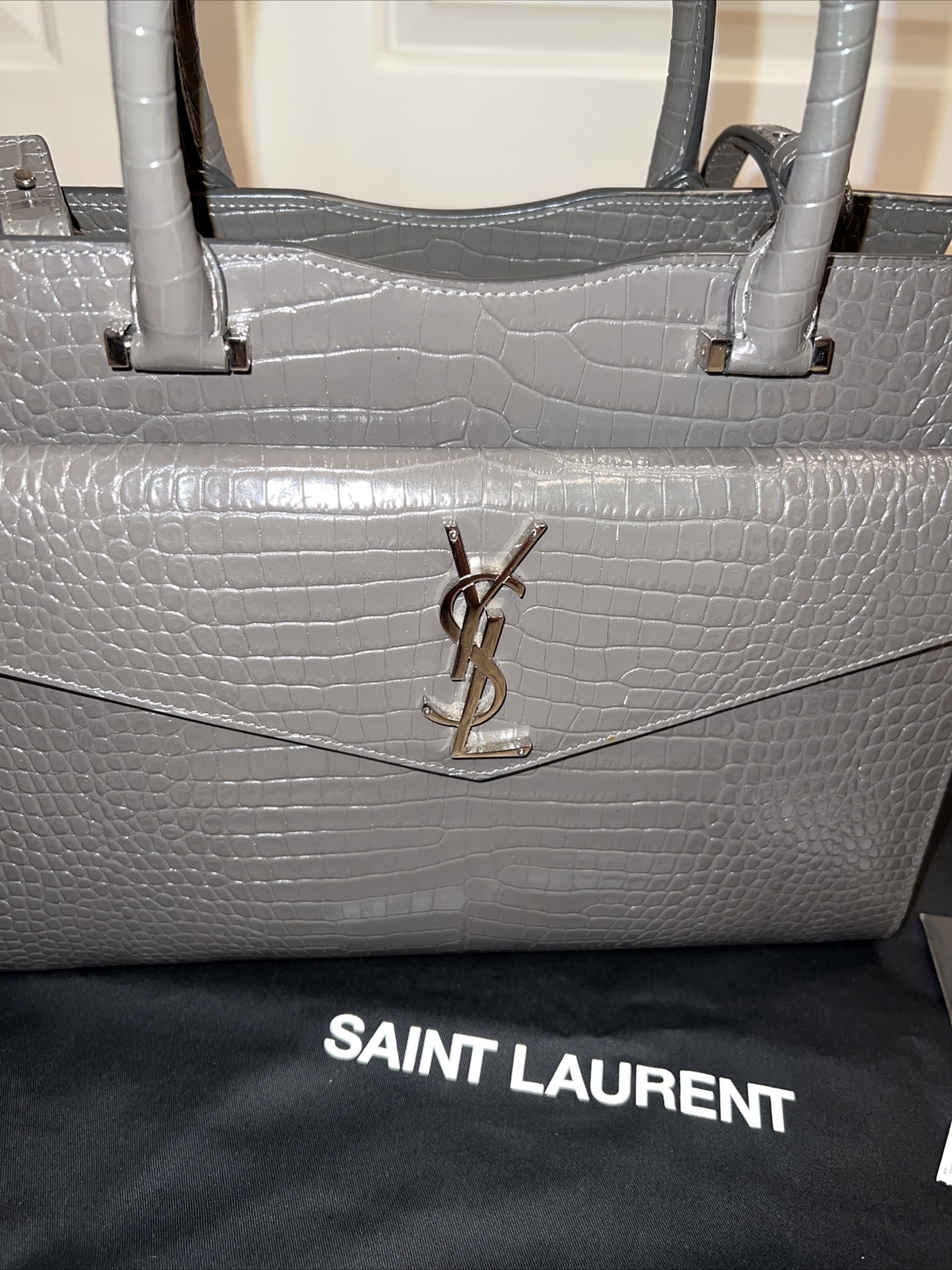 Borsa a mano Saint Laurent 2 in 1 grigia in rilievo croc