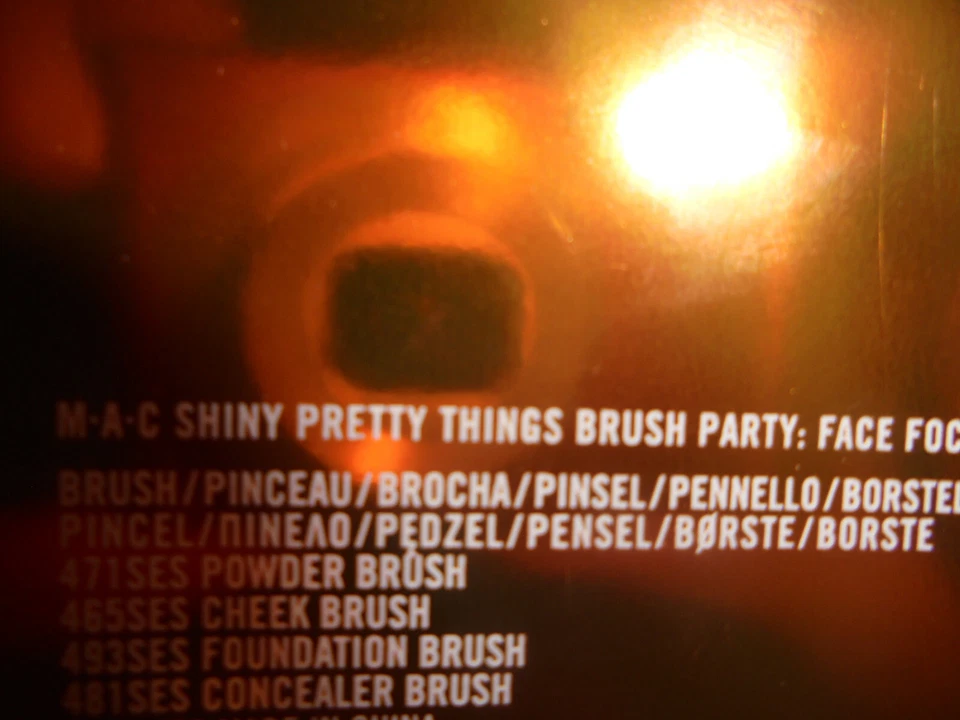 MAC Shiny Pretty Things Brush Party Advanced 4 Pinsel Set +Tasche - Bild 4 von 4