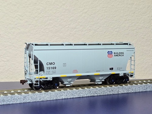 HO Scale American Limited Trinity 3281 Hopper, Union Pacific CMO 15169, ALM 1004 - Picture 3 of 4
