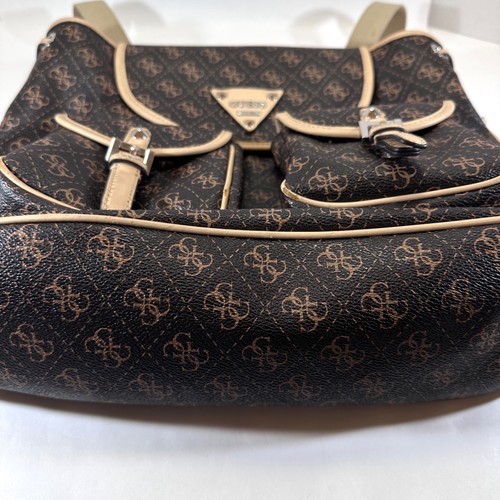 Bolso de mano grande con logotipo de bolsillo frontal doble Guess para mujer en marrón/tostado - Imagen 5 de 24