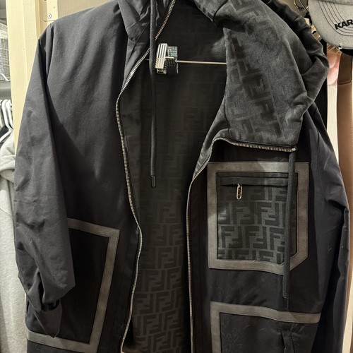 Lost Job Become Homeless. Sell My All Clothes for You.