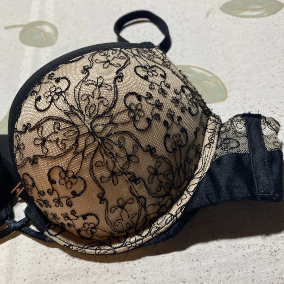 Victoria's Secret Very Sexy Pushup Padded Bra, Sz 32AA/A75 Floral. AA - Image 3 of 4