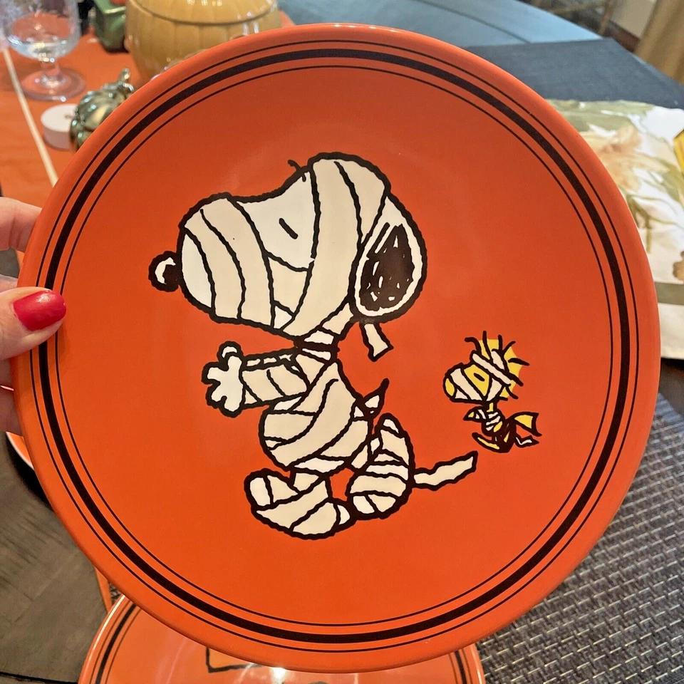 Snoopy Pottery Barn Peanuts Disney Halloween Plate holiday party kid SET 4 ! - Image 3 of 4