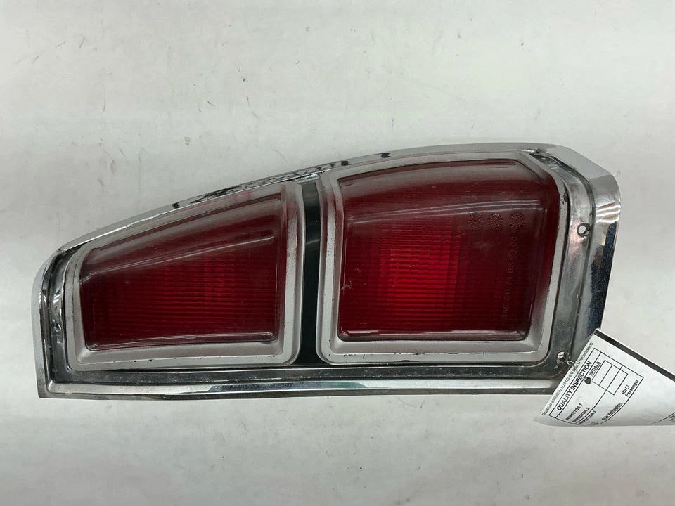 Conjunto de luces traseras Dodge Royal Monaco Stationwagon derecho PASAJERO 74 75 76 77 Foto 3 de 4