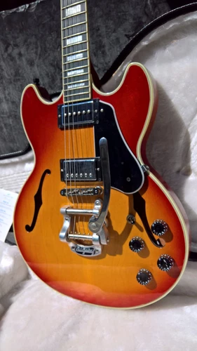 Gibson Custom Midtown 2012 with Bigsby