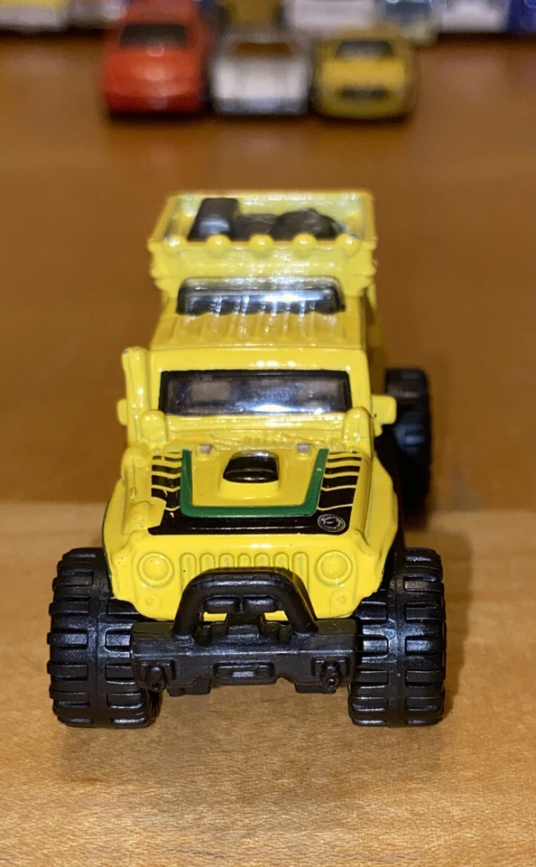 Vintage 2011 Matchbox Jeep Wrangler Superlift Mountain Rare Yellow Original Old - Image 3 of 4