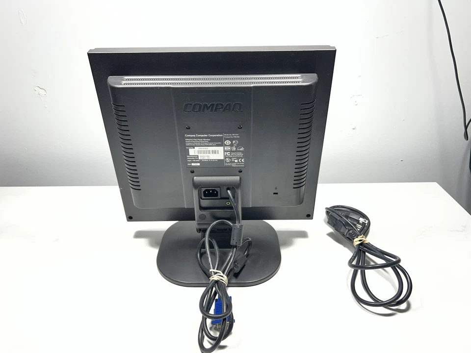 COMPAQ FP5315 15" LCD VGA Monitor | Tested and Working Desktop PC- W/ All Cords - Image 4 of 4