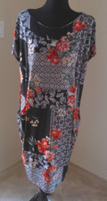 M&CO BLACK FLORAL DRESS WITH POCKETS SIZE 22
