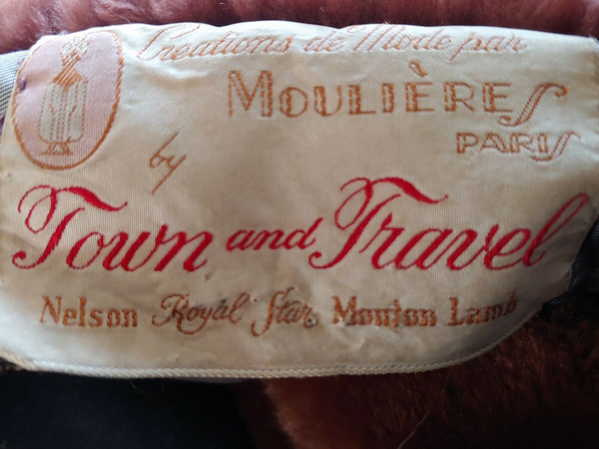 Mouton Dyed Lamb Fur Coat de Mode Par Moulieres Paris Mouton Dyed Lamb Fur Coat de Mode Par Moulieres Paris