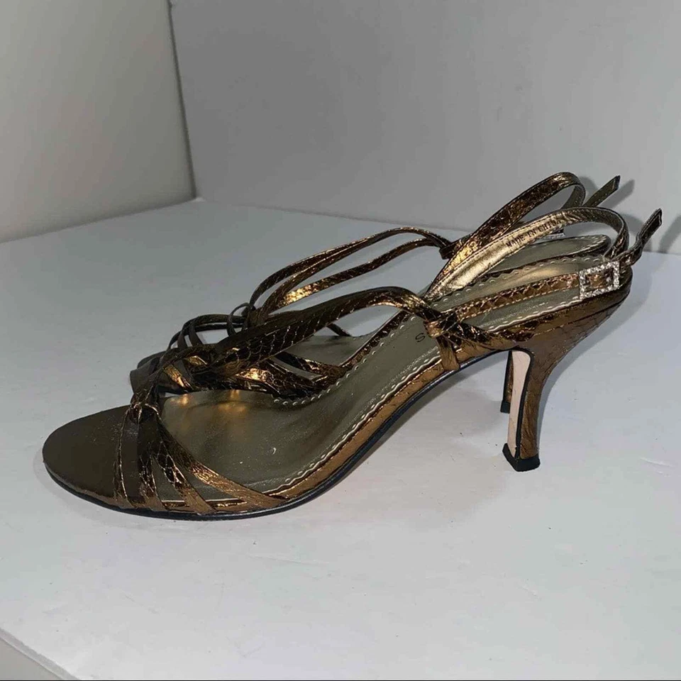 Sandalias de tacón Caparros doradas con estampado de piel de serpiente talla 7,5 Foto 4 de 4