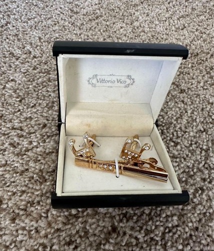 Vittorio Vico Gold Rhinestone Cufflinks & Tie Bar Set: Gift Box - Picture 7 of 8