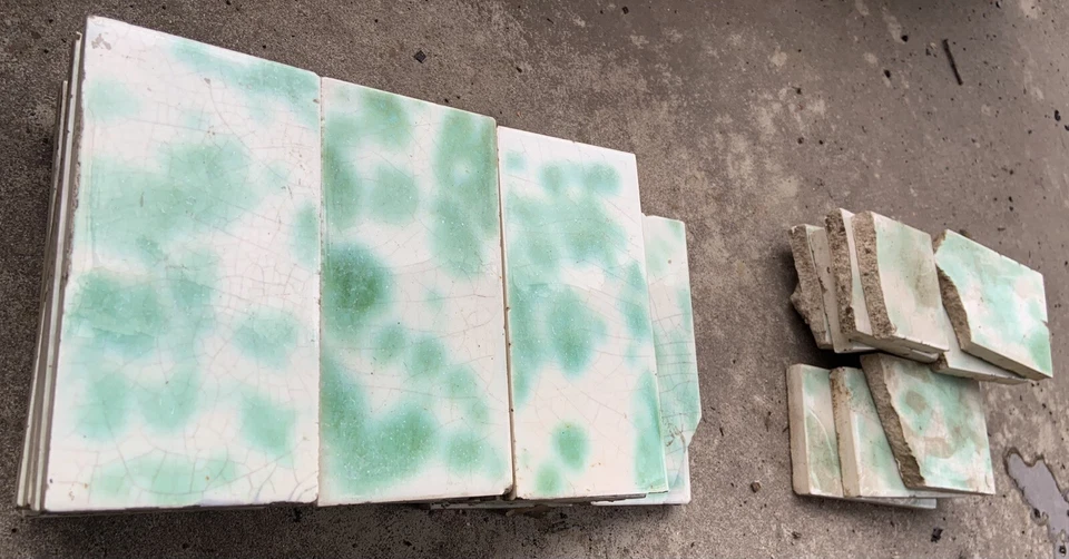 "Manto de chimenea antiguo 28 piezas azulejo 6x3"" verde palomino con logotipo/marca de la Alhambra" Foto 3 de 4