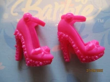 BARBIE DOLL / PAIR OF SHOES: BOOTS, PUMPS ....... (609)