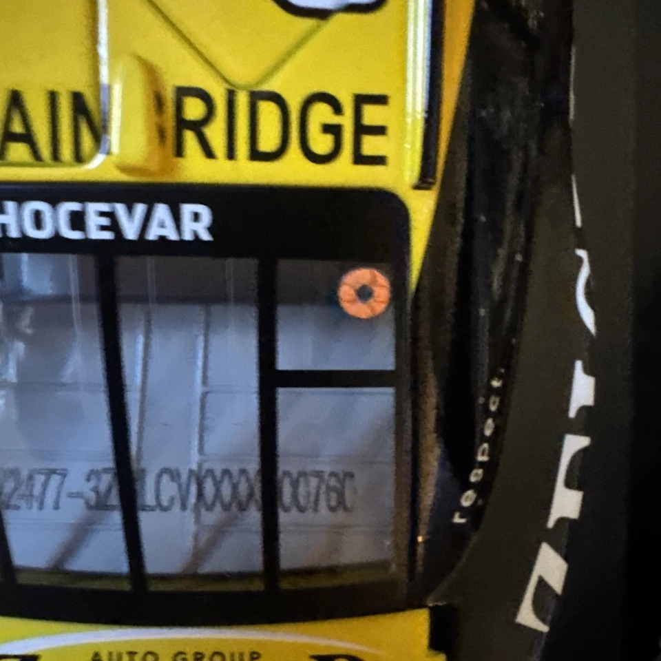 Carson Hocevar #77 亲笔签名 1: 24 压铸 2024 Lionel Racing 2024 Camaro Zl1 — 第 3/4 张图片