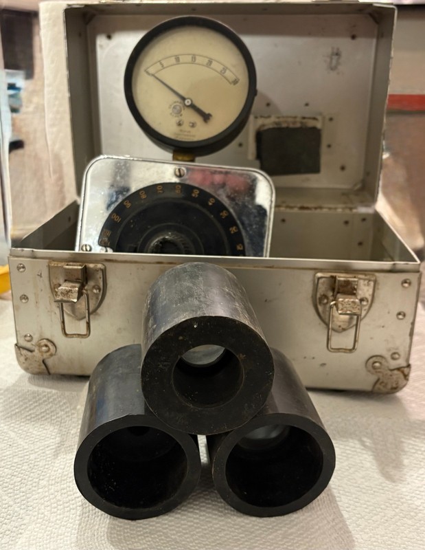 Vintage Vacuum Flowmeter Gauge Dairy. Babson Brand, Metal carrying case included