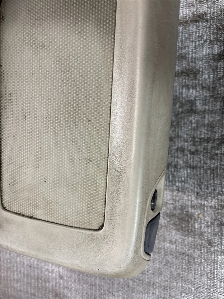 雪佛兰 tahoe 中控台插入和盖扶手 2002 — 第 2/4 张图片