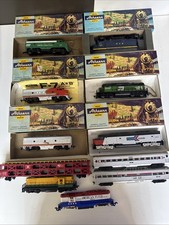 Lot of 11 Vintage HO Scale Model Trains Athearn Diesel Loco And Amtrak Cars,