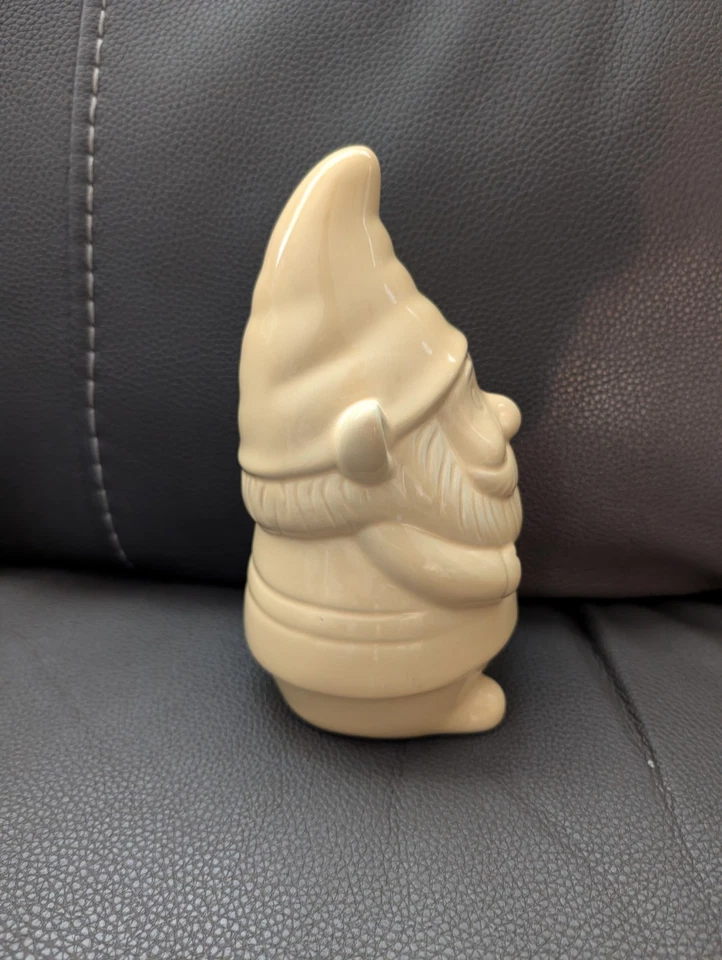 Gnomo de jardín Hampton Bay amarillo. Foto 4 de 4