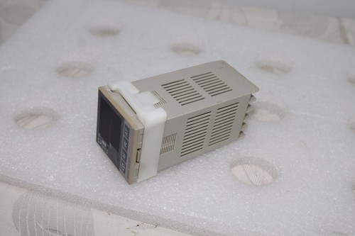 Omron E5CWT-R1P Temperature Controller - Picture 6 of 7